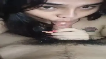 Cewek Manja Tato Bunga Seksi Digoyang Ganas Sampe Memek Bergetar
