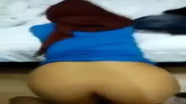 Jilbab Biru Diajak Main di Kosan Brutal Penuh